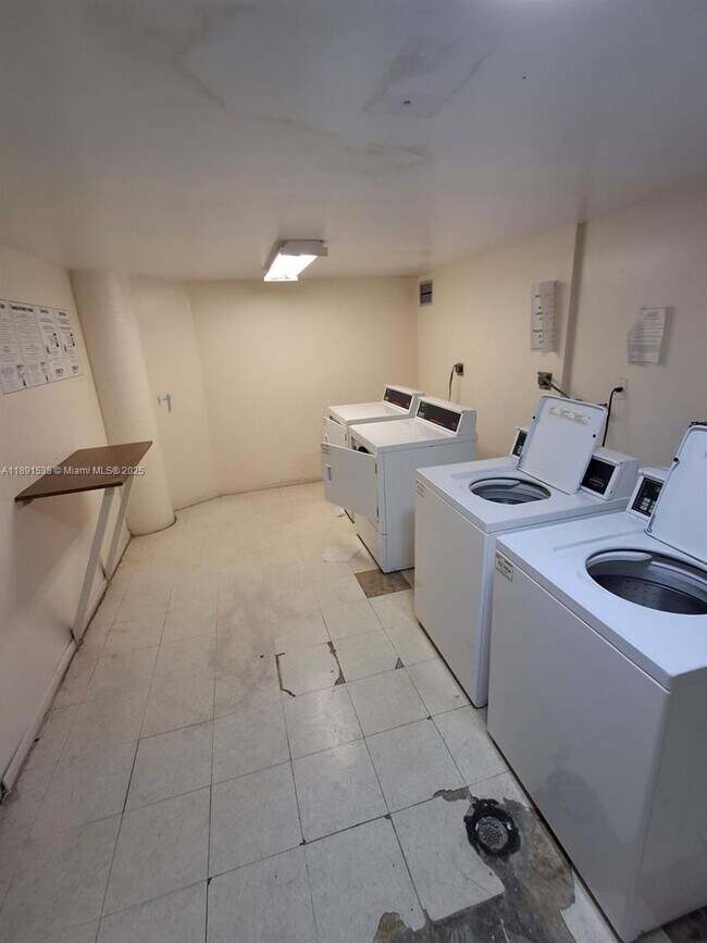 Foto del edificio - 1351 NE Miami Gardens Dr
