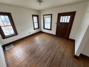 Building Photo - 2833 Chambers St