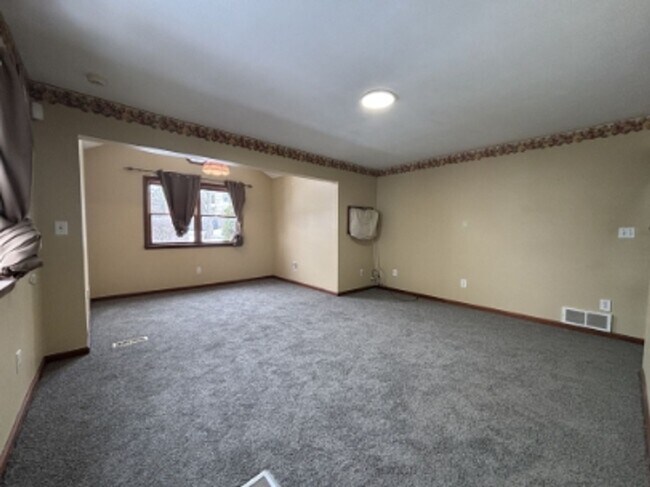Foto del edificio - 2 bed/1 bath townhome 15025