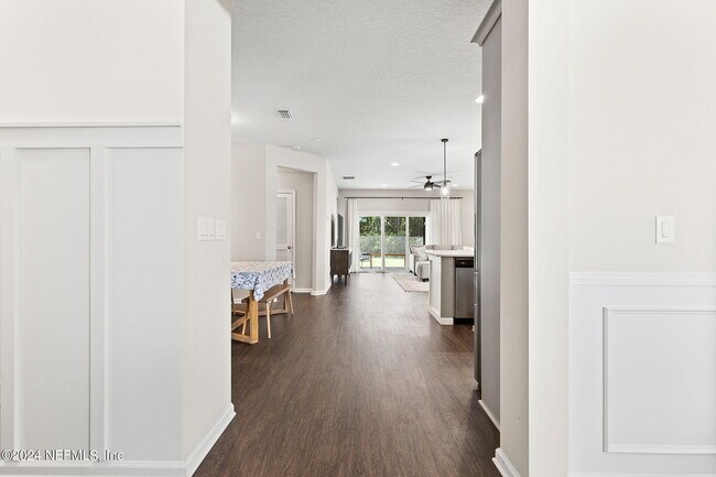 Building Photo - 612 Watervale Dr