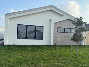 Building Photo - 18 Brownjay Rd