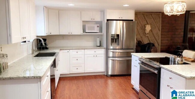 Foto del edificio - 12839 Davis Creek Rd