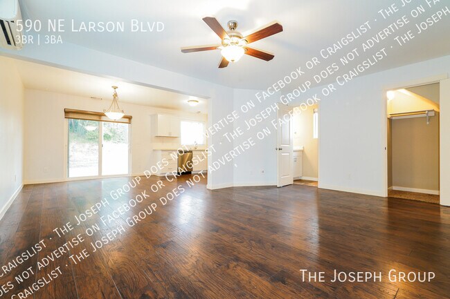 Foto del edificio - 590 NE Larson Blvd