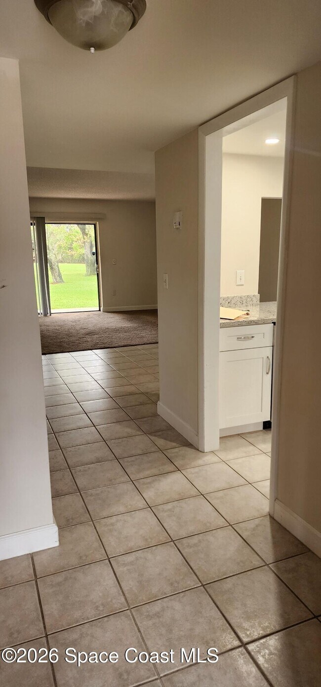 Foto del edificio - 441 N Harbor City Blvd