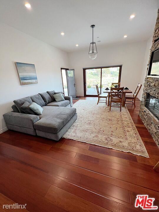 Foto del edificio - 2 br, 1 bath Condo - 6036 Merritt Dr