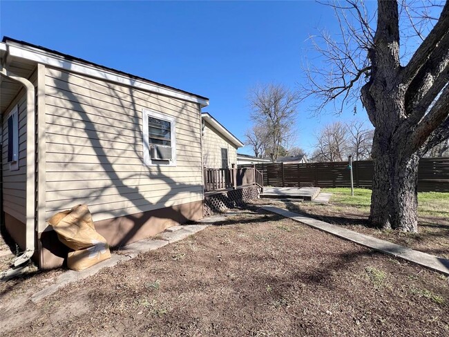 Building Photo - 4705 Oak Cliff Dr