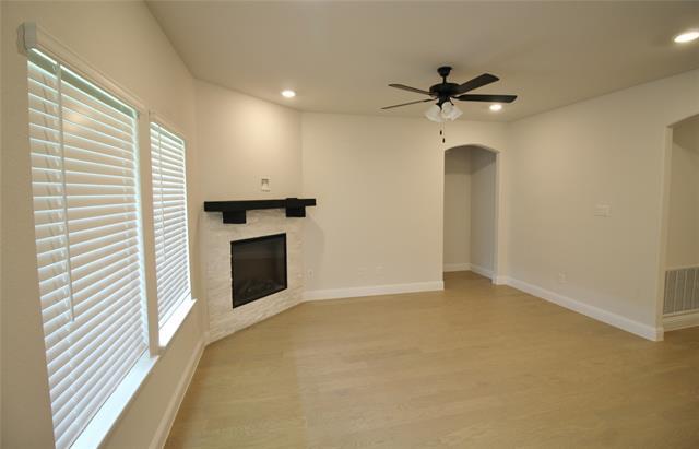 Foto del edificio - 1124 Longhorn Ln