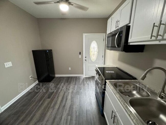 Building Photo - 4028 Remington Oaks Cir