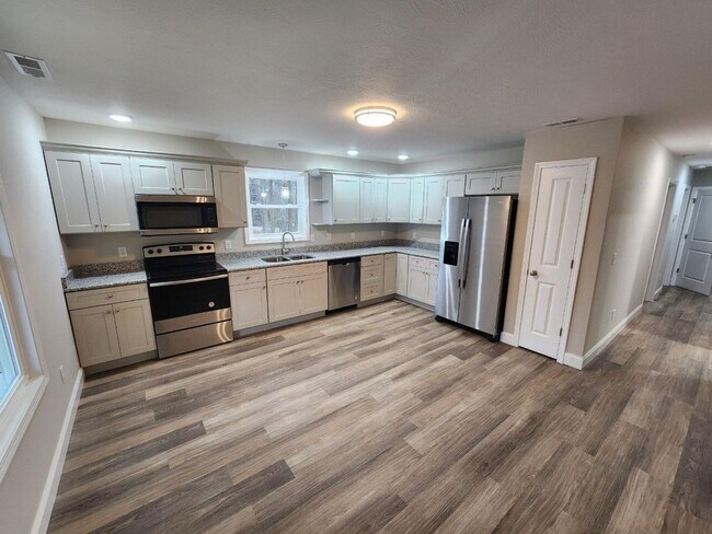 Foto del edificio - 3-Bedroom Single-Family Home Right off 10th Street in Cookeville