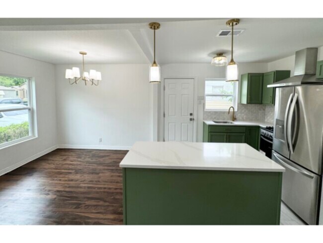Foto del edificio - Fully renovated and move-in ready 3-bedroom, 2-bath home in Dallas!