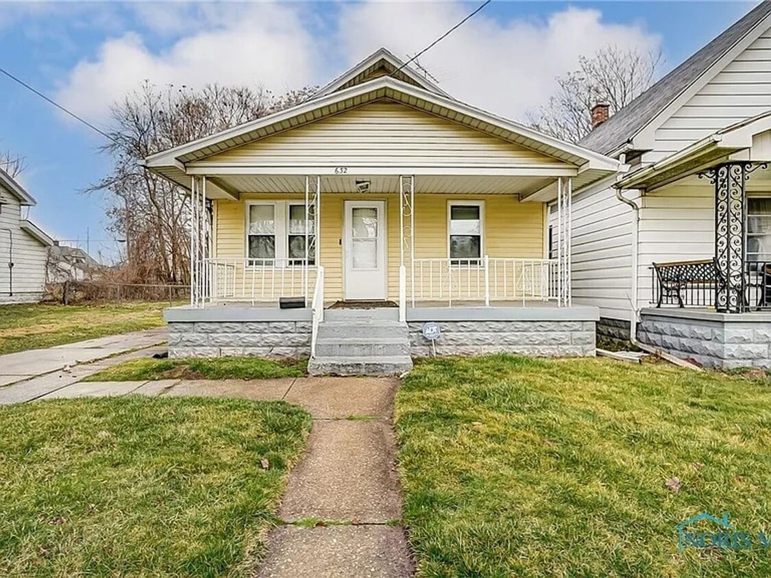 Primary Photo - Three Bedroom House in Toledo
