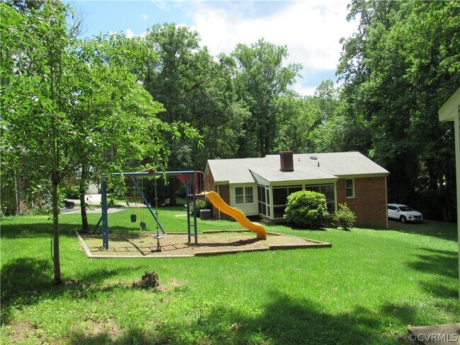 Building Photo - 8506 Lyndale Dr