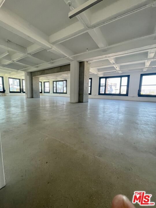Foto del edificio - 810 E 3rd St