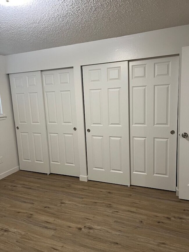 Foto del edificio - Meeker Creek Tri-Plex