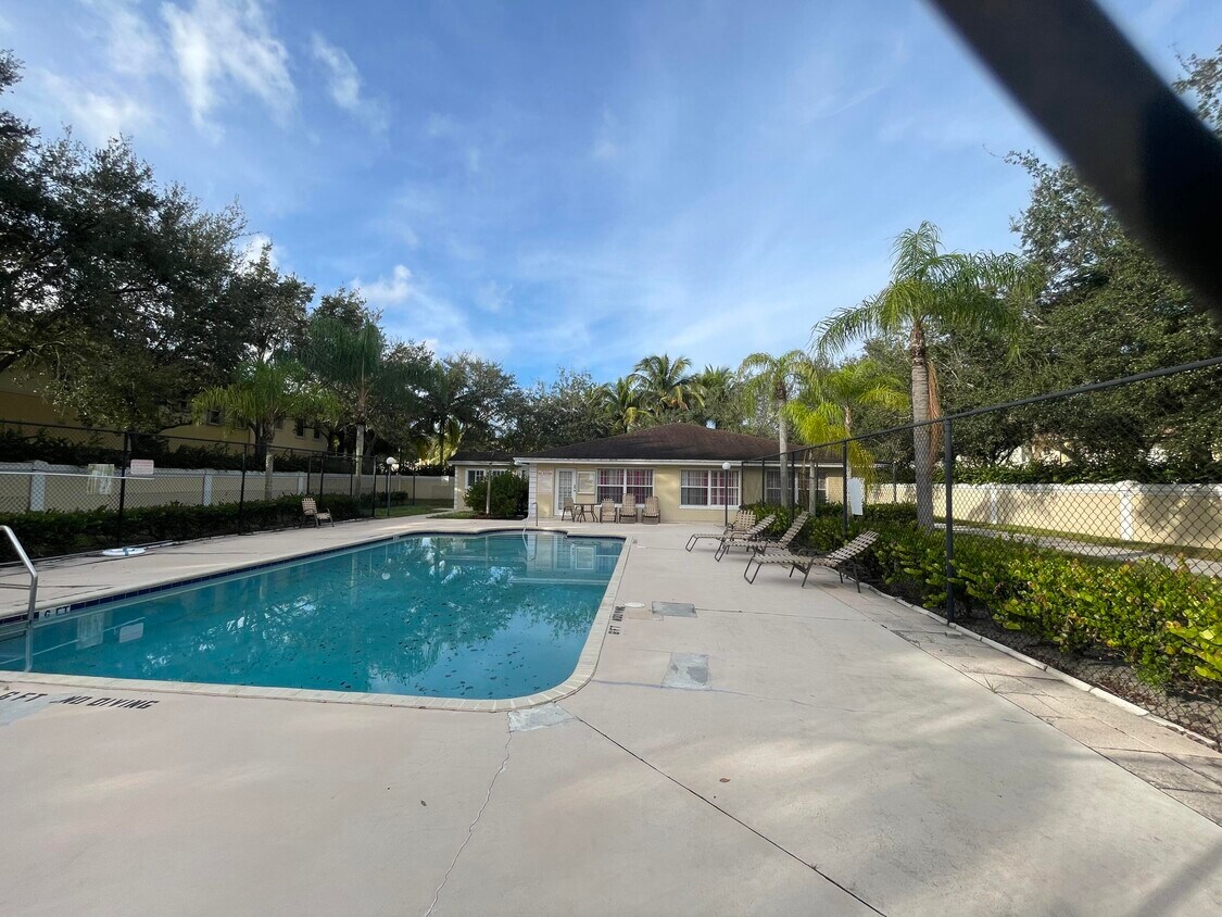 903 Palm Beach Trace Dr, Royal Palm Beach, FL 33411 Condo for Rent in