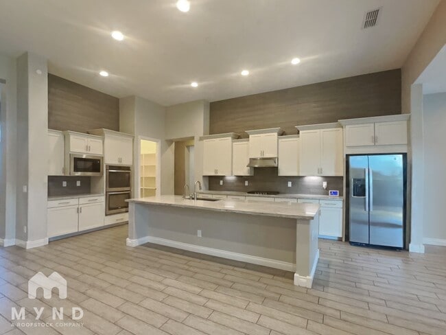 Building Photo - 3690 E Alfalfa Dr