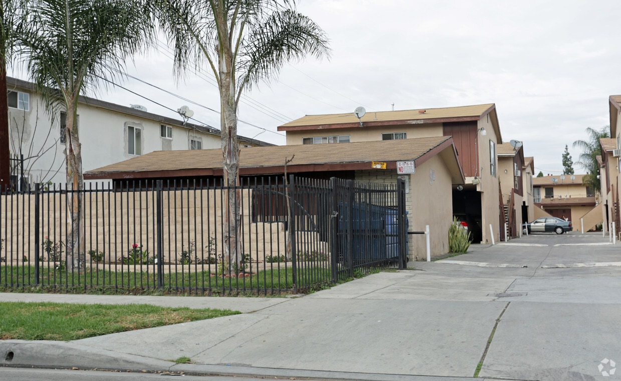 Building Photo - 11101 Ferina St