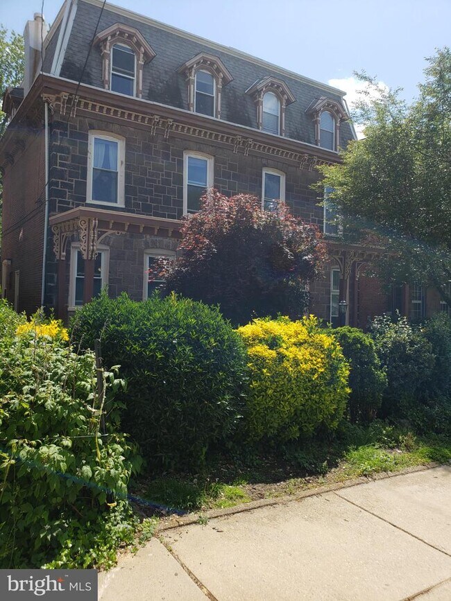 Foto del edificio - 4224 Chester Ave