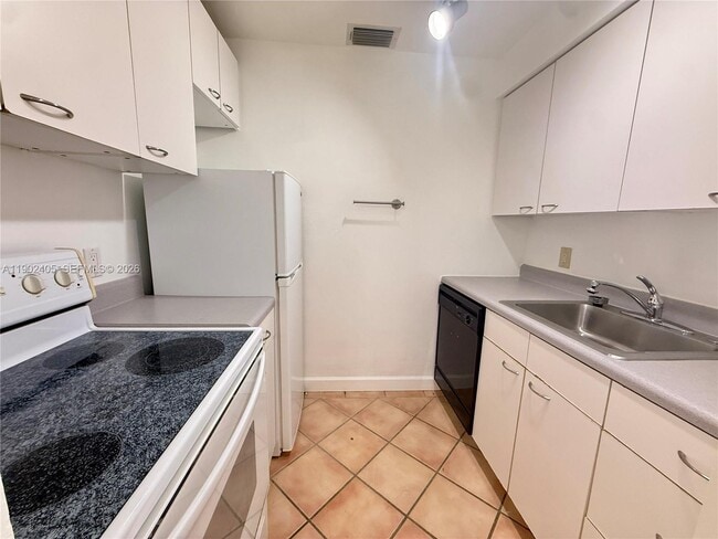 Building Photo - 924 NE 17th Terrace