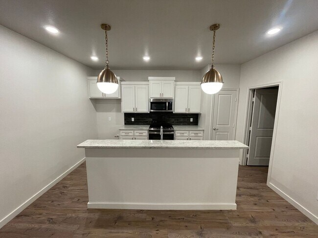 Foto del edificio - Luxury Two Bedroom Townhome in Abbey Glen ...