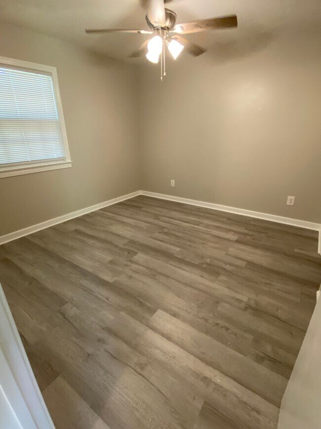 Building Photo - TN-120 Hadley