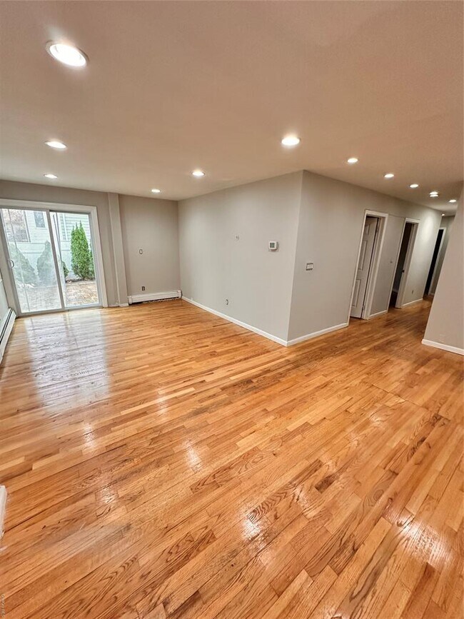 Foto del edificio - 46 Bennett Ave