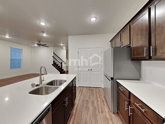 Foto del edificio - 11031 Kitty Hawk Rd