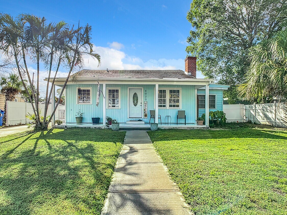 Foto principal - 4020 Miramar Way S