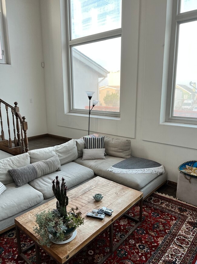 Living room - 137 Palm Dr