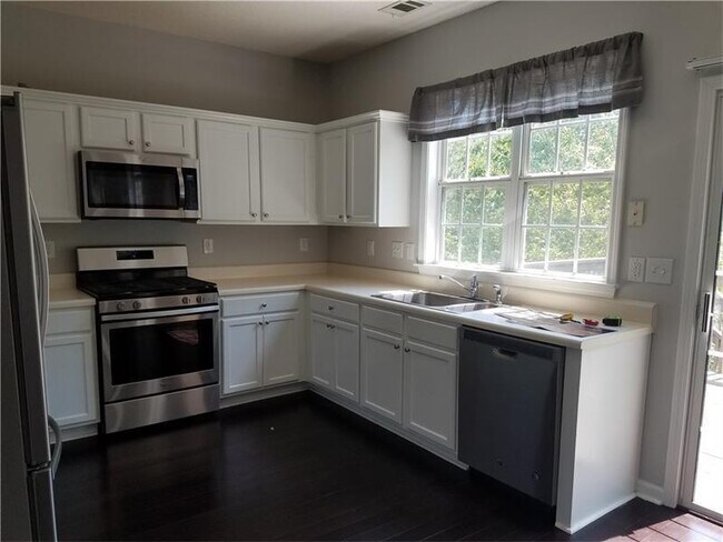 Building Photo - 3690 Ridgefair Dr
