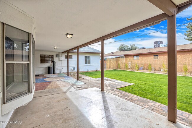 Foto del edificio - 922 E Orange Dr