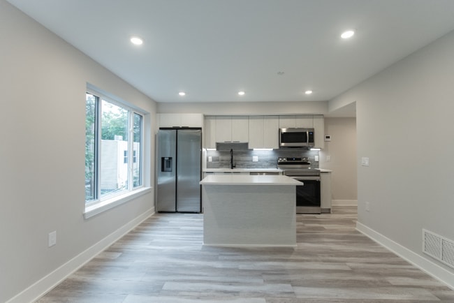 Building Photo - 665 N 35th St