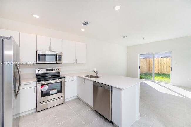 Foto del edificio - 2680 SE 10th St