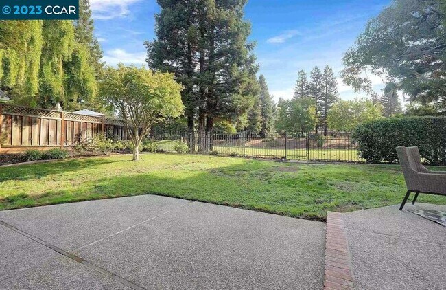 Building Photo - 4116 Whispering Oaks Ln