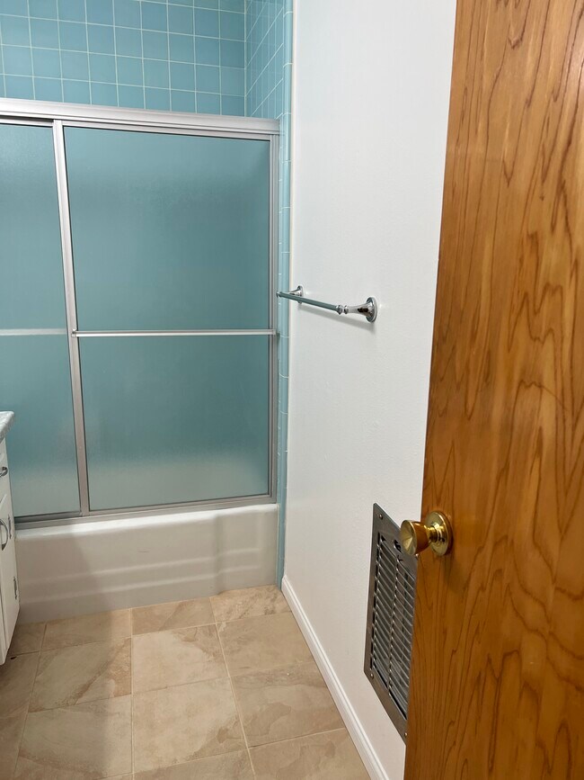 Bathroom - 435 Walnut St