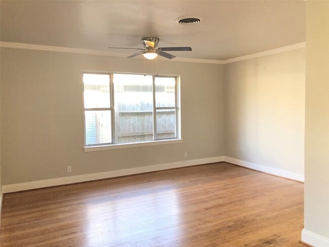 Building Photo - 5005 De Milo Dr