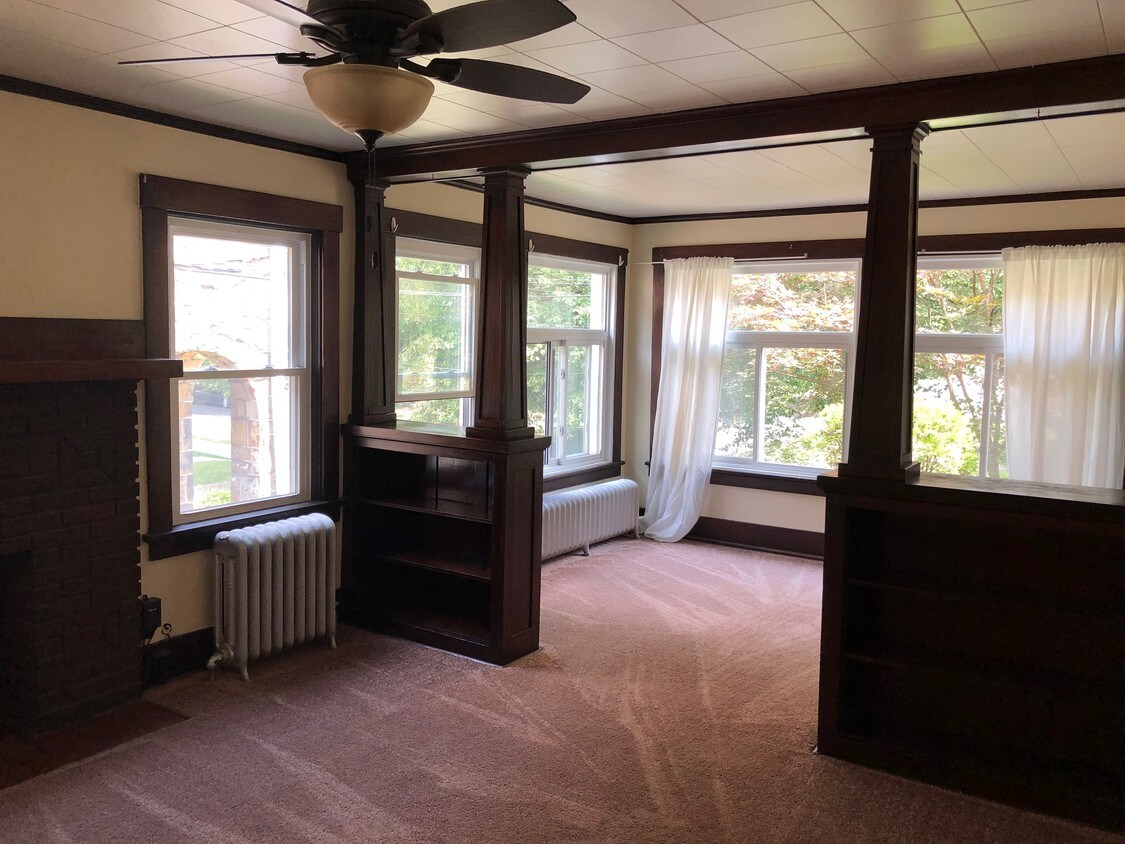 Foto principal - 256 S Winebiddle St