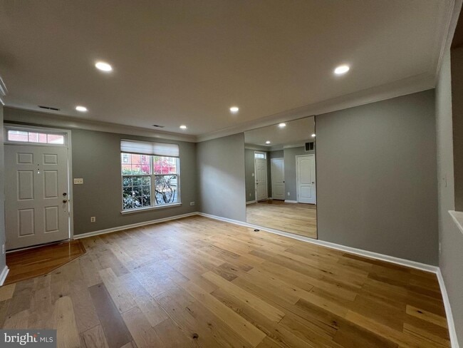 Building Photo - 13093 Park Crescent Cir