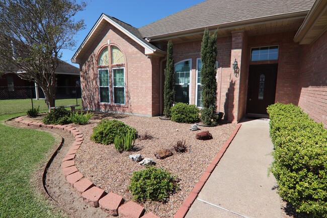 Building Photo - 3555 Lake Arthur Dr