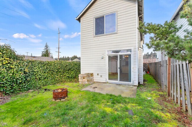 Foto del edificio - Large 3 bedroom 2.5 Bath Home! Tour Today!
