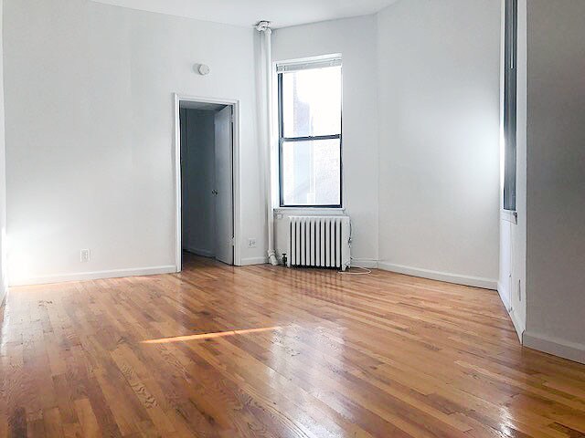 Primary Photo - 212 W 82nd St