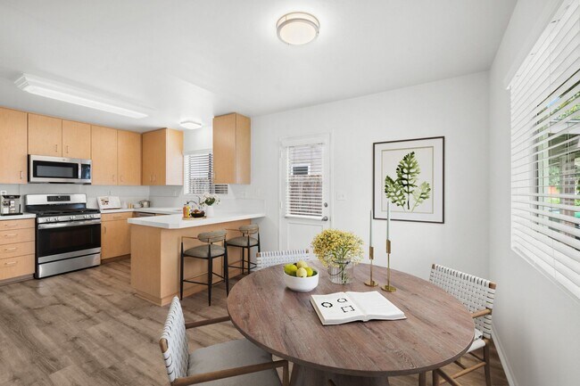 Foto del edificio - 375 Woodland Pl