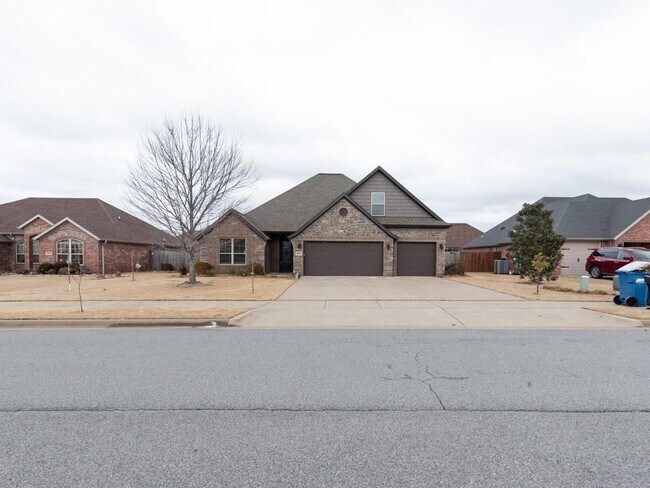 Building Photo - 4005 SW Summerbrook St