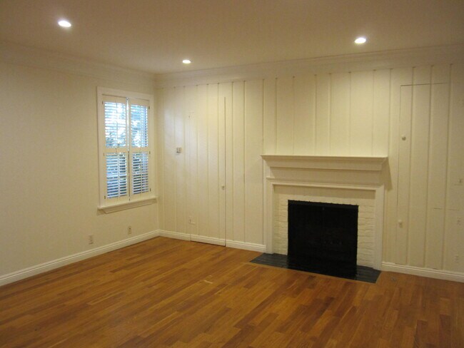 Foto del edificio - 10371-10379 Ashton Ave