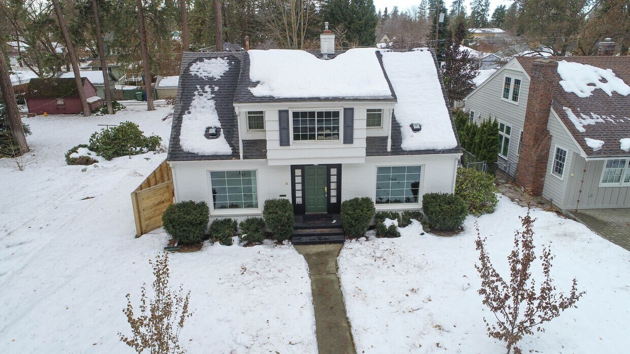 Primary Photo - Beautifully updated 3 bed 1.5 bath South h...