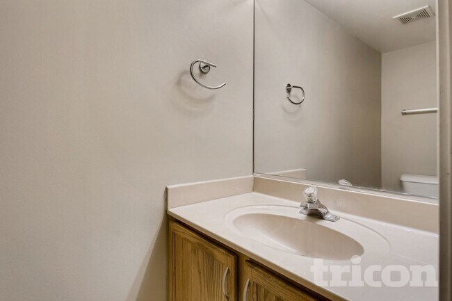 Building Photo - 4804 Lobelia Ct