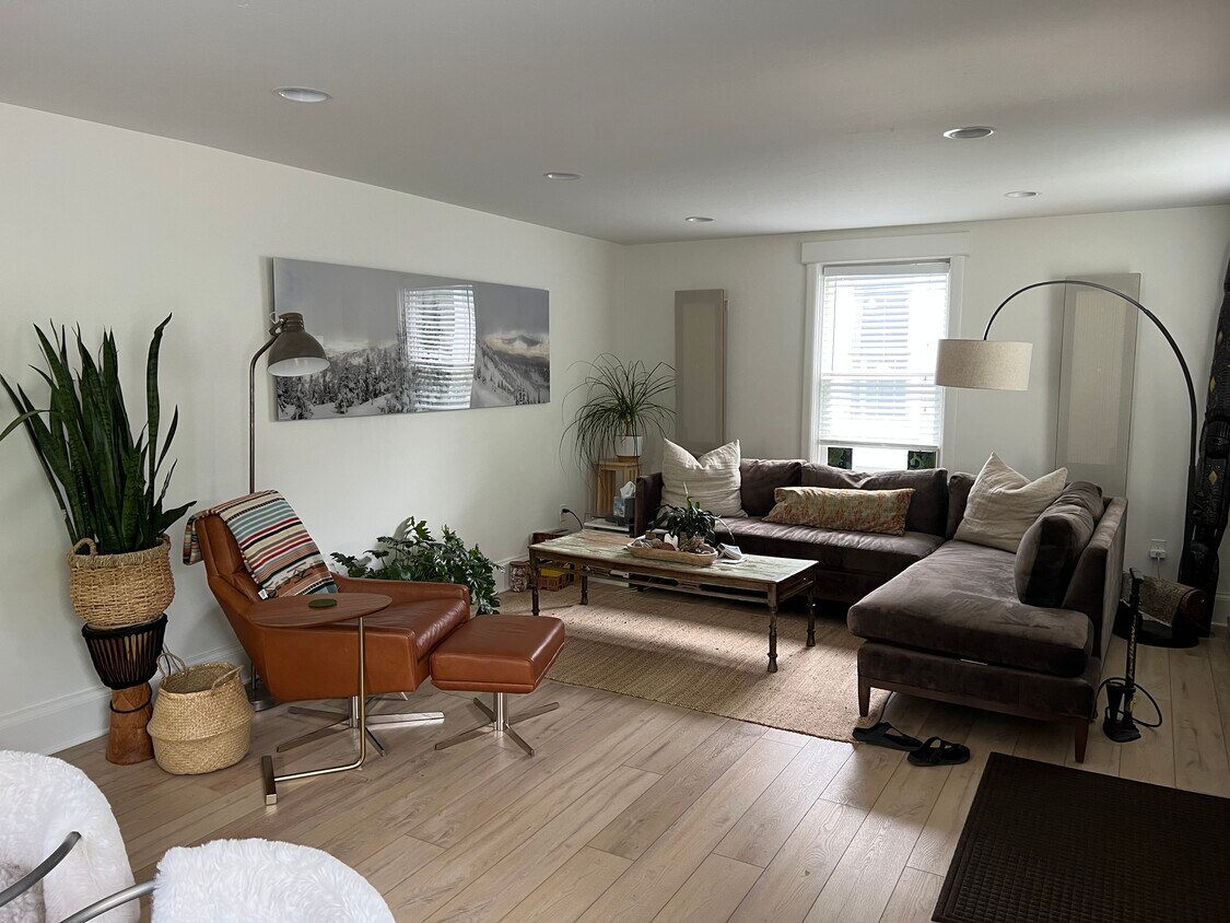 Foto principal - 310 N Black Ave