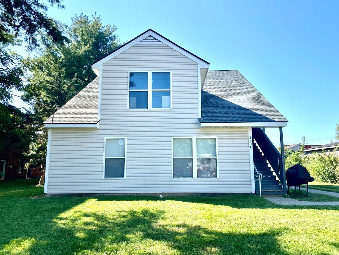 Primary Photo - Remodeled 3 bedroom apartment in Portland ...