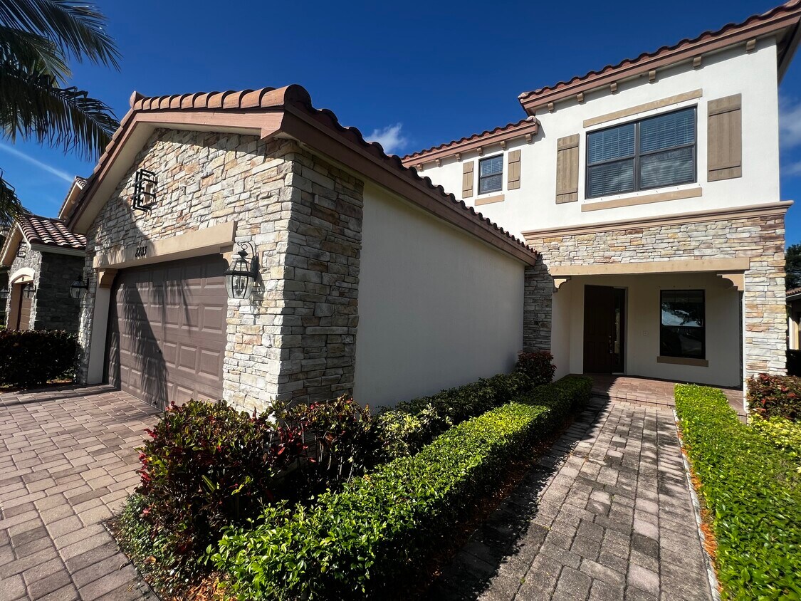 8803880 Willow Cove Ln, Lake Worth, FL 33467 House for Rent in Lake