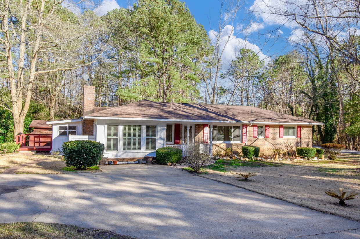 1810 Luann Dr, Alexander City, AL 35010 House Rental in Alexander City, AL